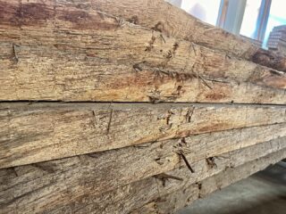 Vom Rohstoff zur fertigen Wandverkleidung im @grandtirolia 

Design @kitzigdesignstudios 

Ausführung @tischlerei_b.u.h._schroeer 

#tischlereischroeerdolberg #tischlerei #innenarchitektur #möbel #sonderanfertigung #holz #wood #möbeldetail #detailliebe #carpenter #interiordesign #individuell #design #möbelhandel #unikat #azubi